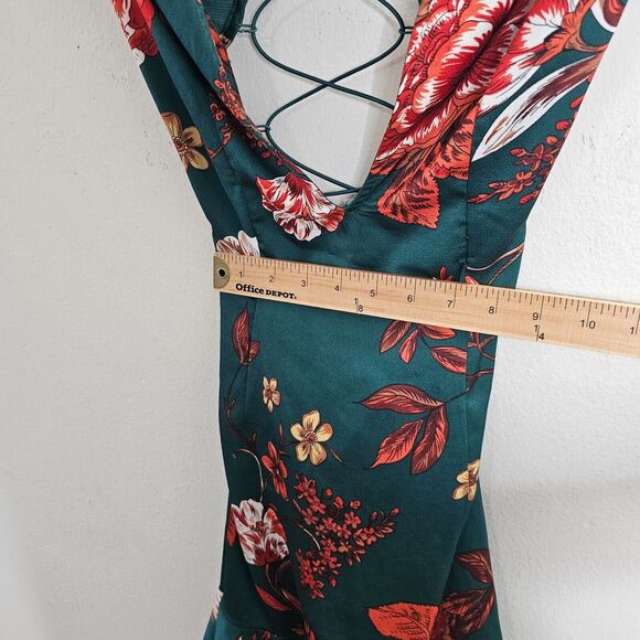 Pretty Little Thing Emerald Green Floral Criss Cross Back Frill Hem Dress 4 - Picture 10 of 11